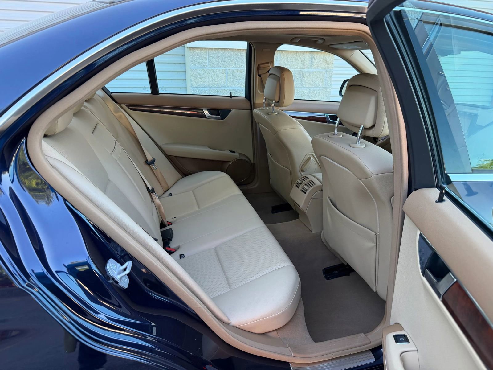 Used 2008 Mercedes-Benz C 300 Sedan image 20