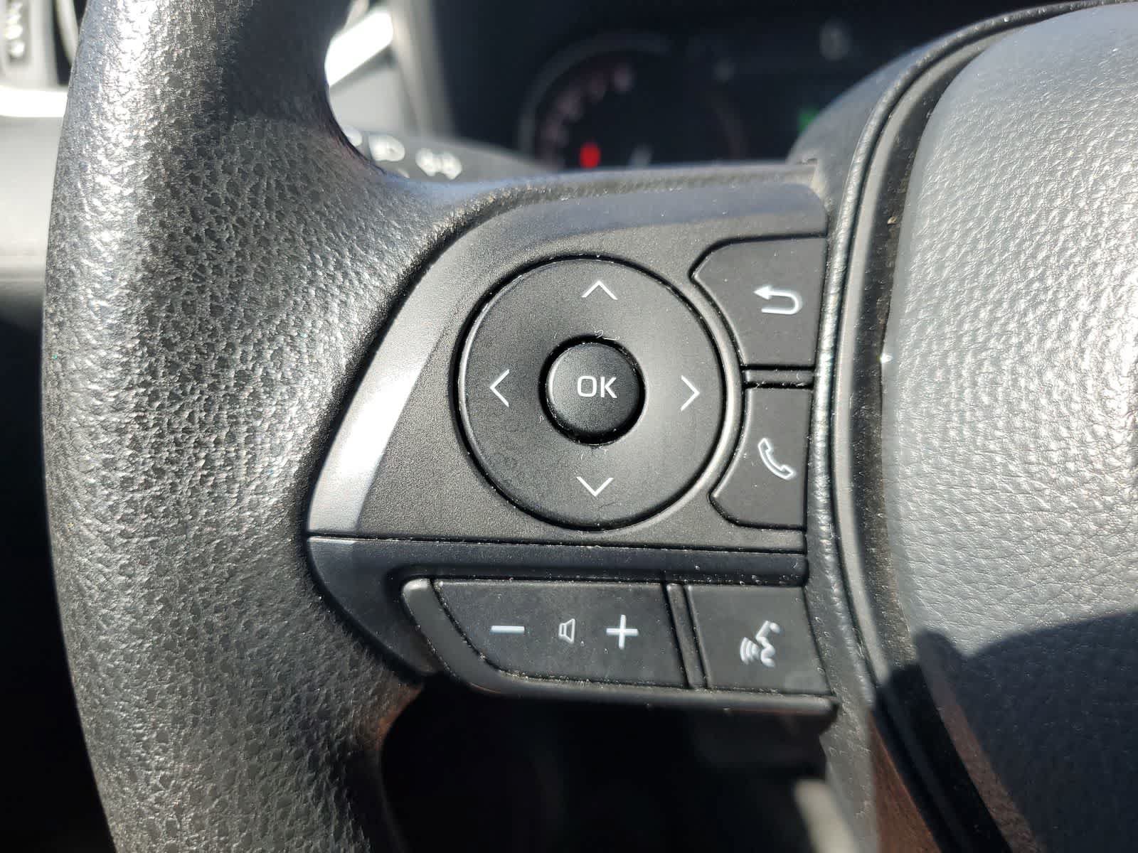 Used 2025 Toyota RAV4 XLE FWD image 18
