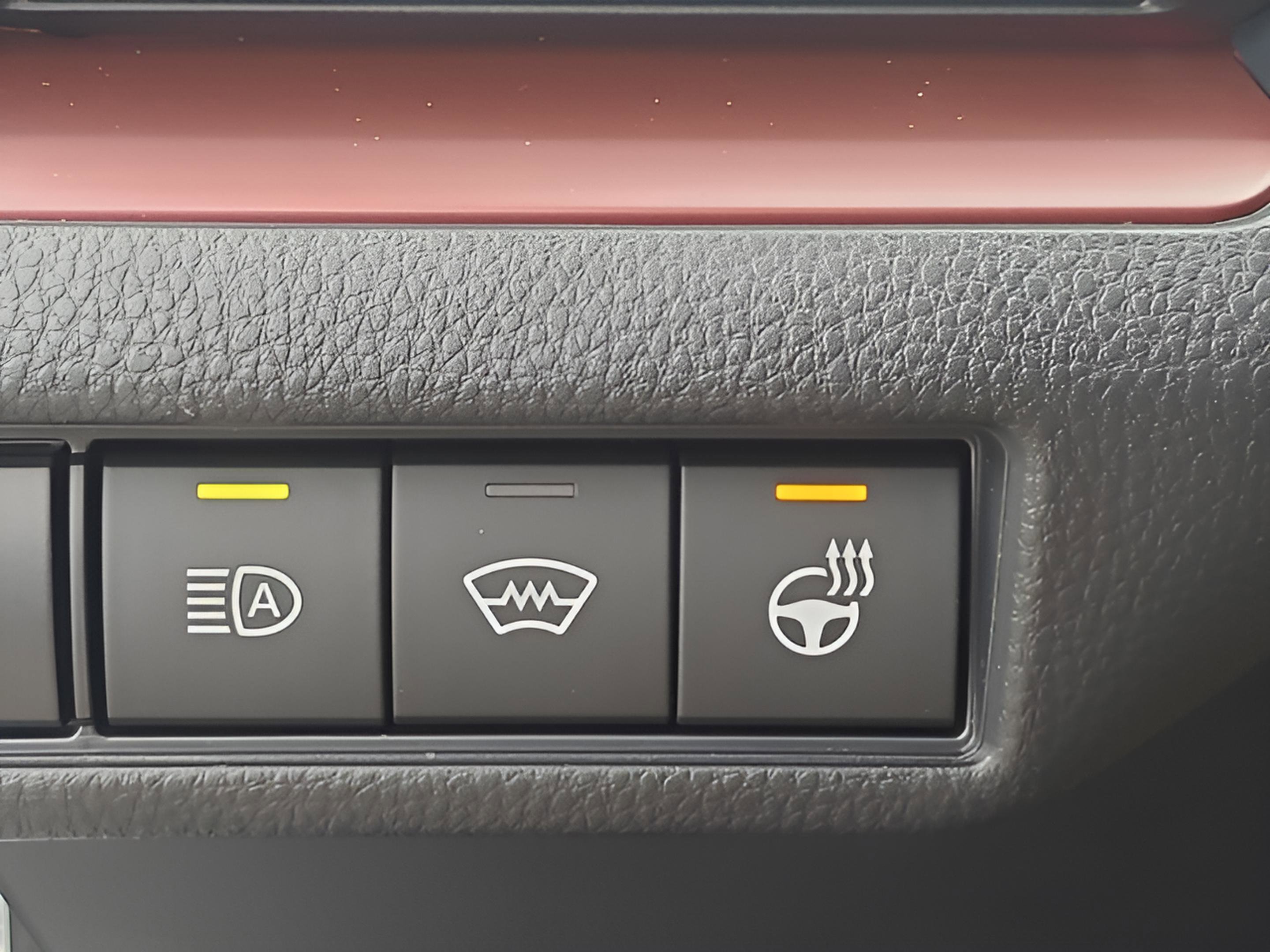 New 2026 Toyota Prius Plug-In Hybrid FWD image 31