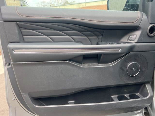 Used 2023 Ford Expedition Platinum image 22