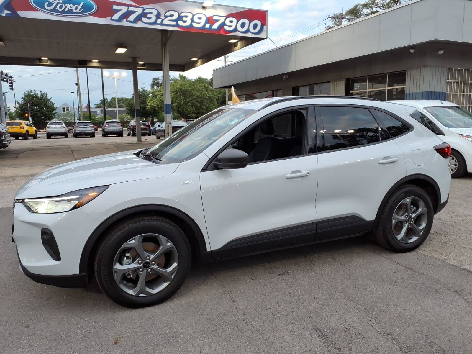 Certified 2025 Ford Escape ST-Line w/ Cold Weather Package FWD image 6