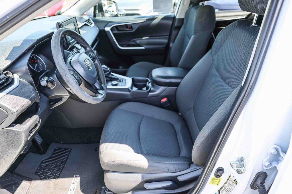 Certified 2021 Toyota RAV4 LE AWD/4WD image 9