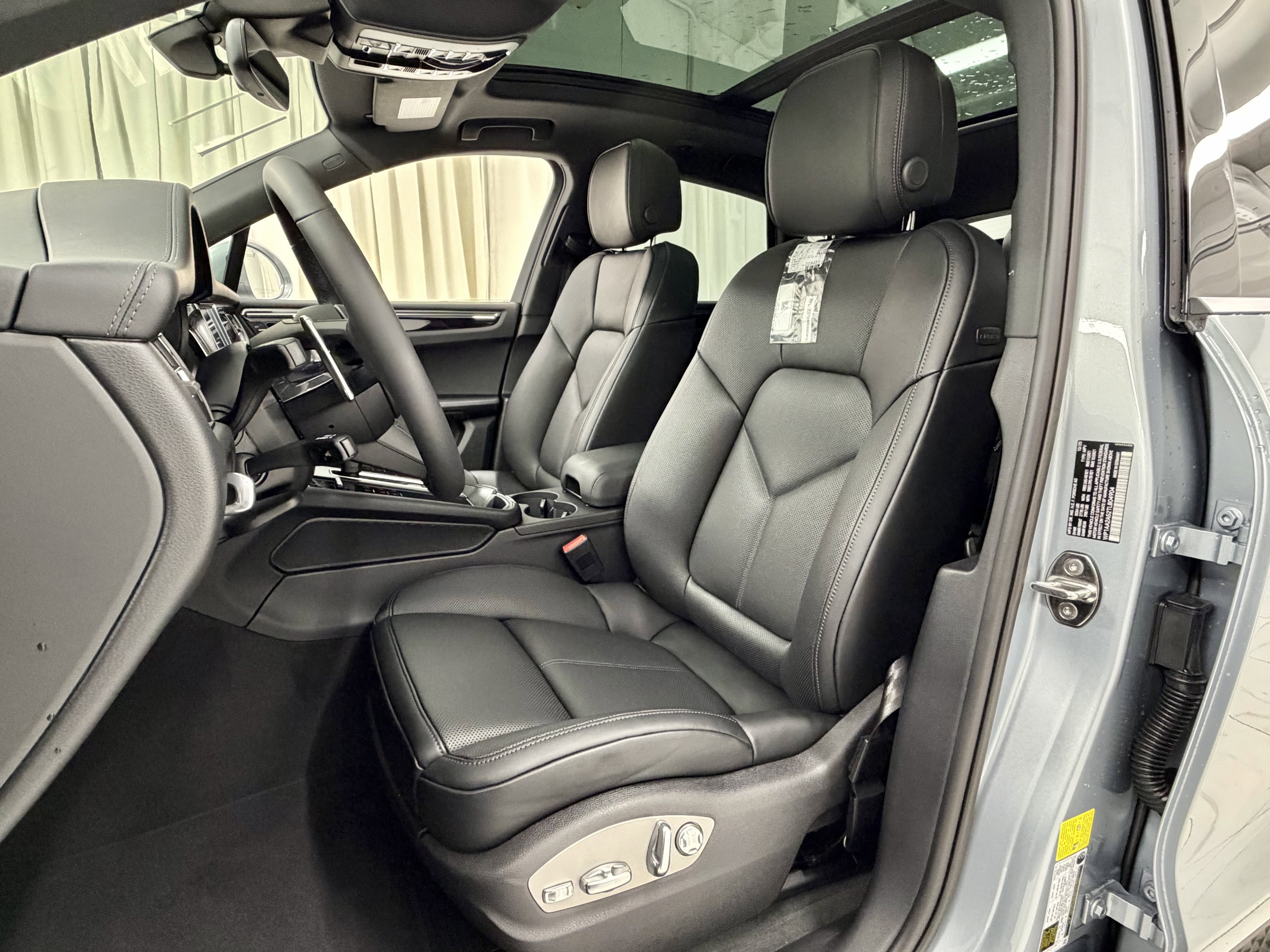 New 2026 Porsche Macan image 32