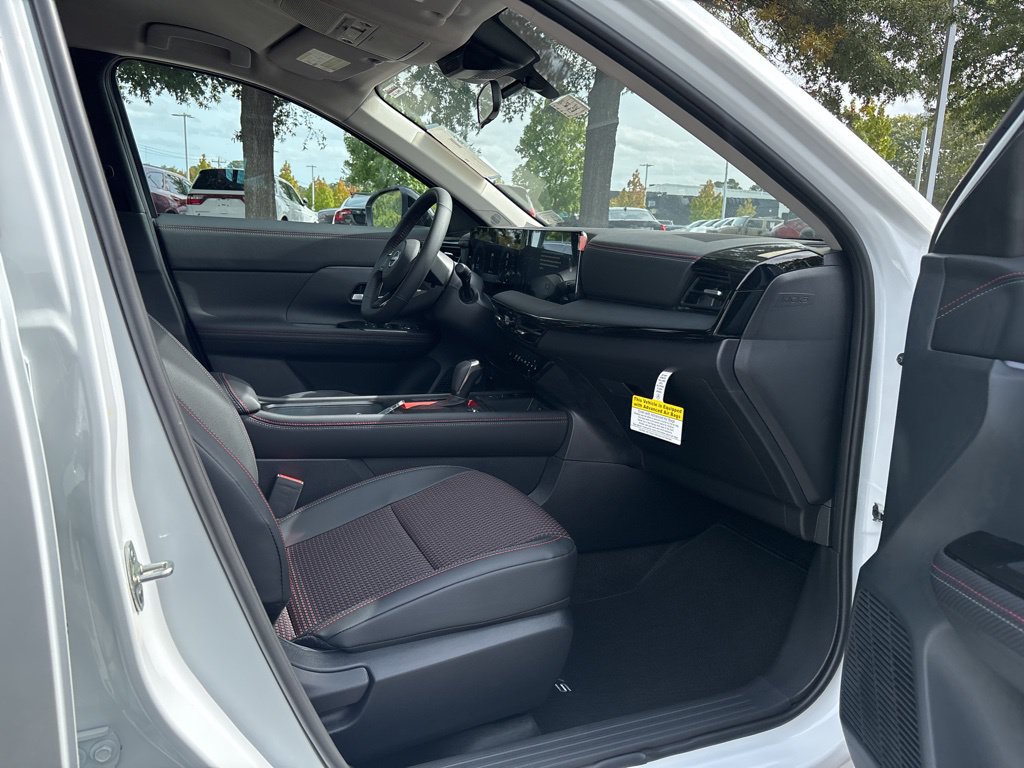 New 2026 Nissan Kicks SR w/ Cold Weather Package AWD/4WD image 18