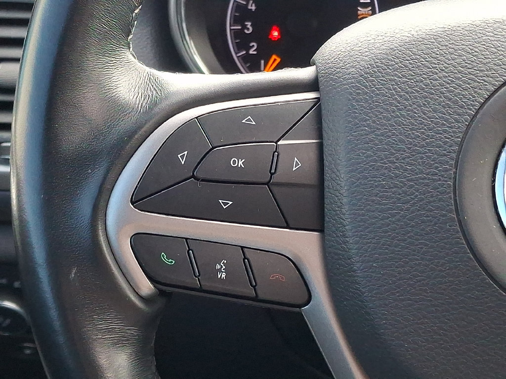 Used 2021 Jeep Grand Cherokee Laredo AWD/4WD image 21