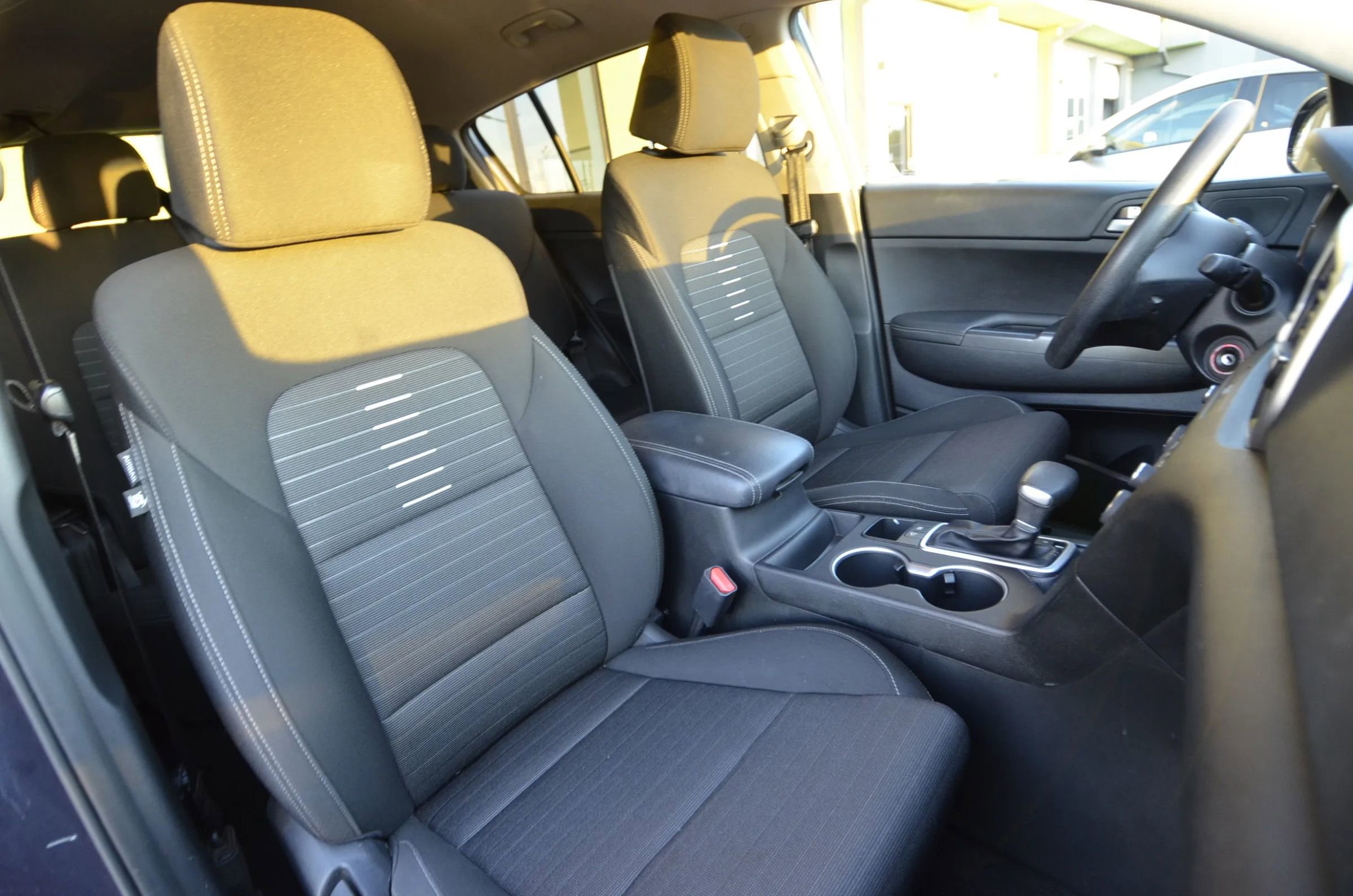 Used 2018 Kia Sportage LX w/ LX Technology Package image 26