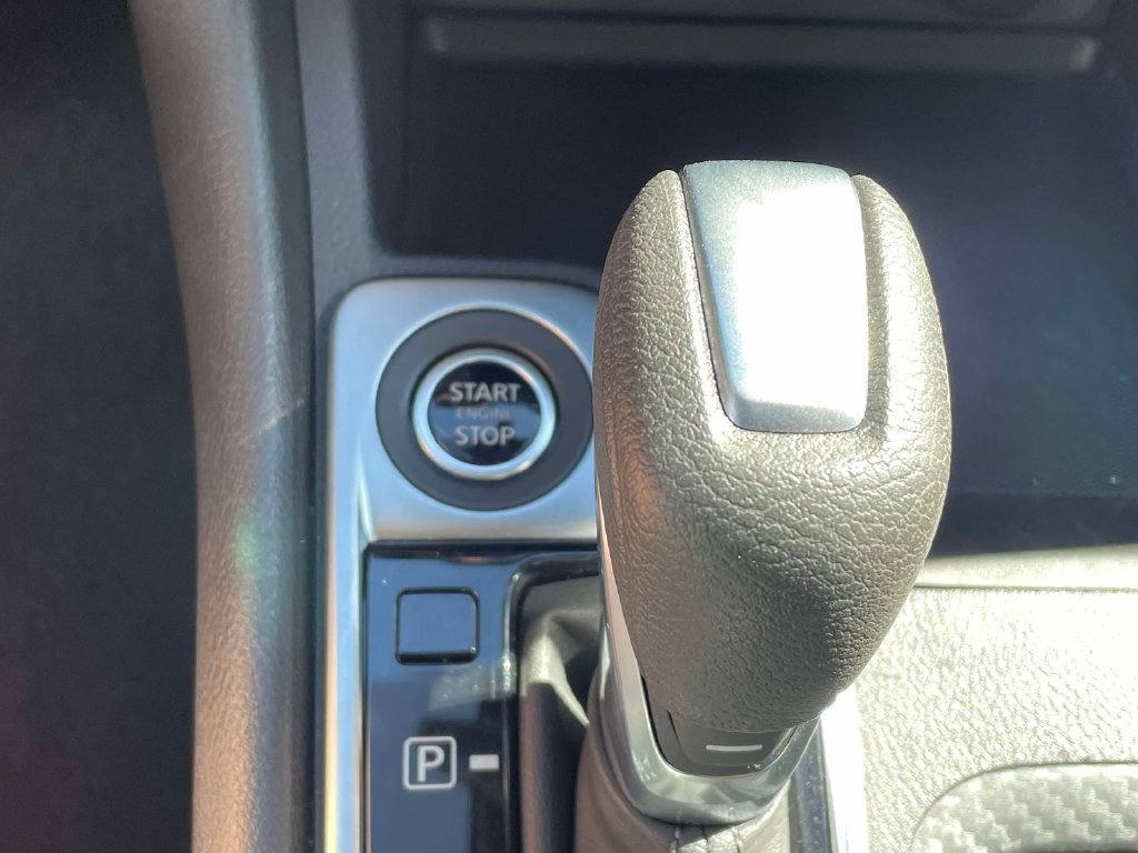 Used 2025 Nissan Sentra SV FWD image 27