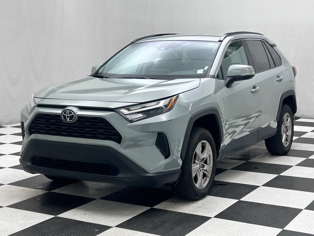 Used 2023 Toyota RAV4 XLE AWD/4WD image 4