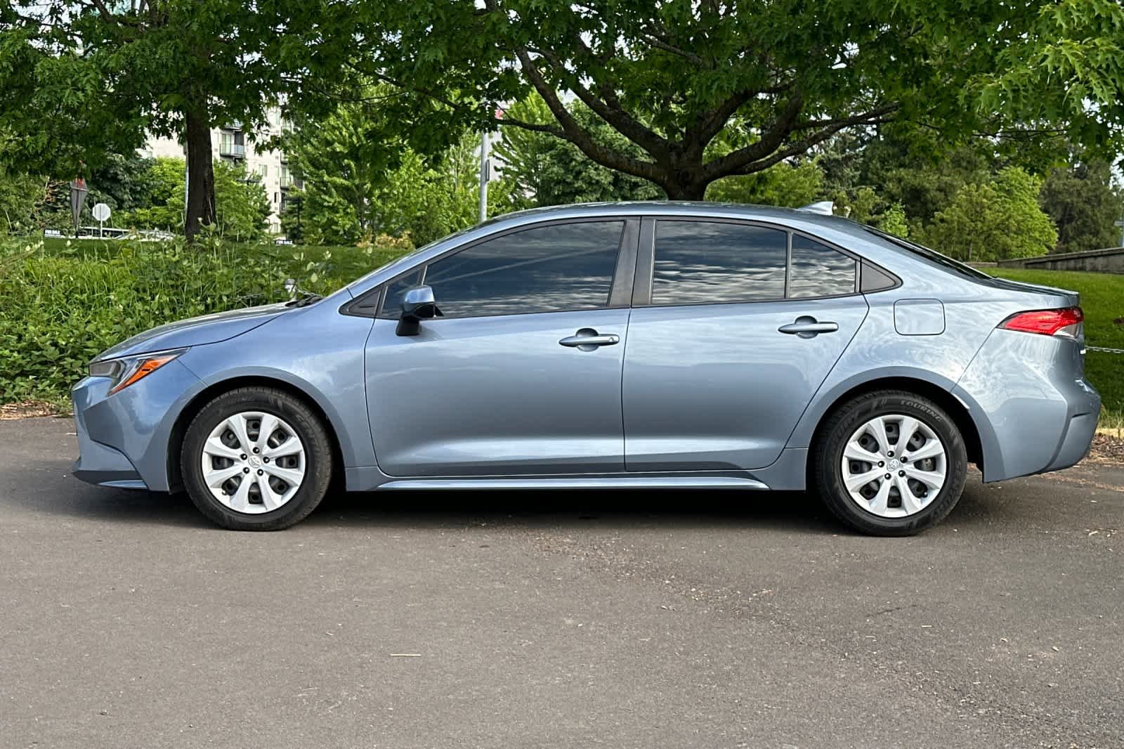 Used 2022 Toyota Corolla LE FWD image 5