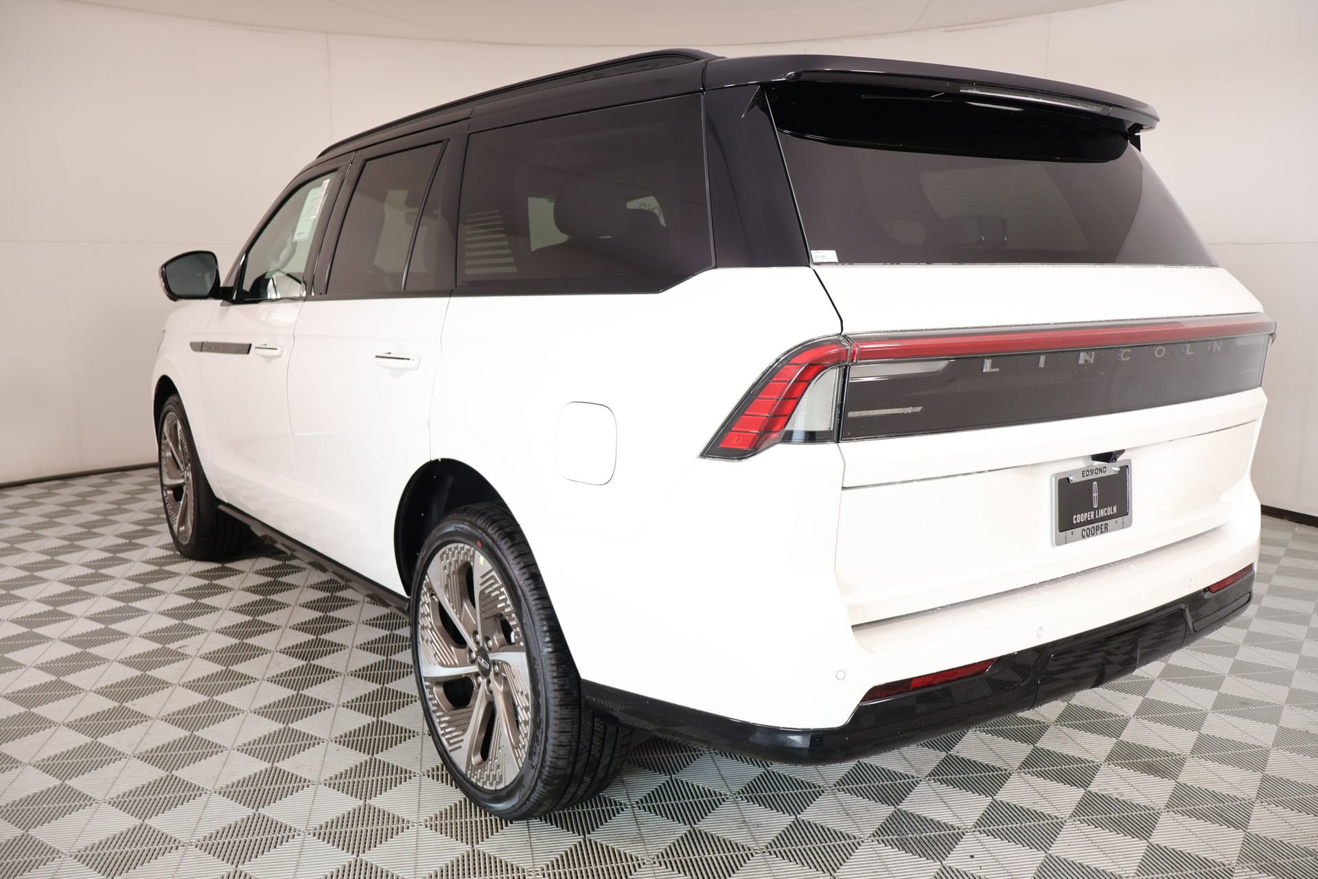 New 2026 Lincoln Navigator Black Label AWD/4WD image 25