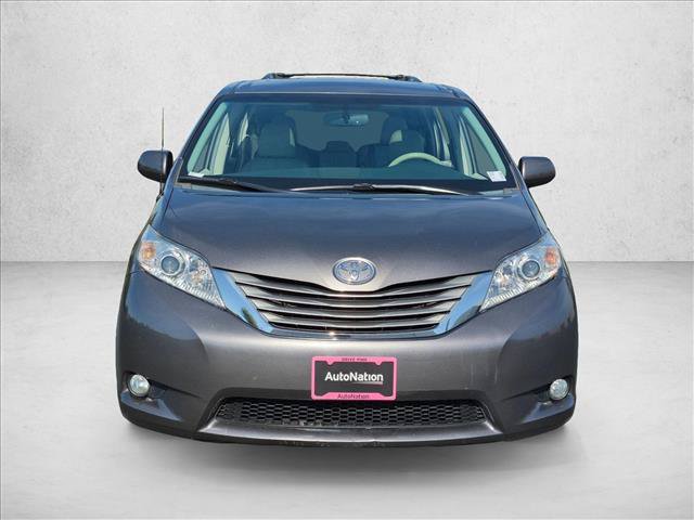 Used 2014 Toyota Sienna XLE FWD image 2