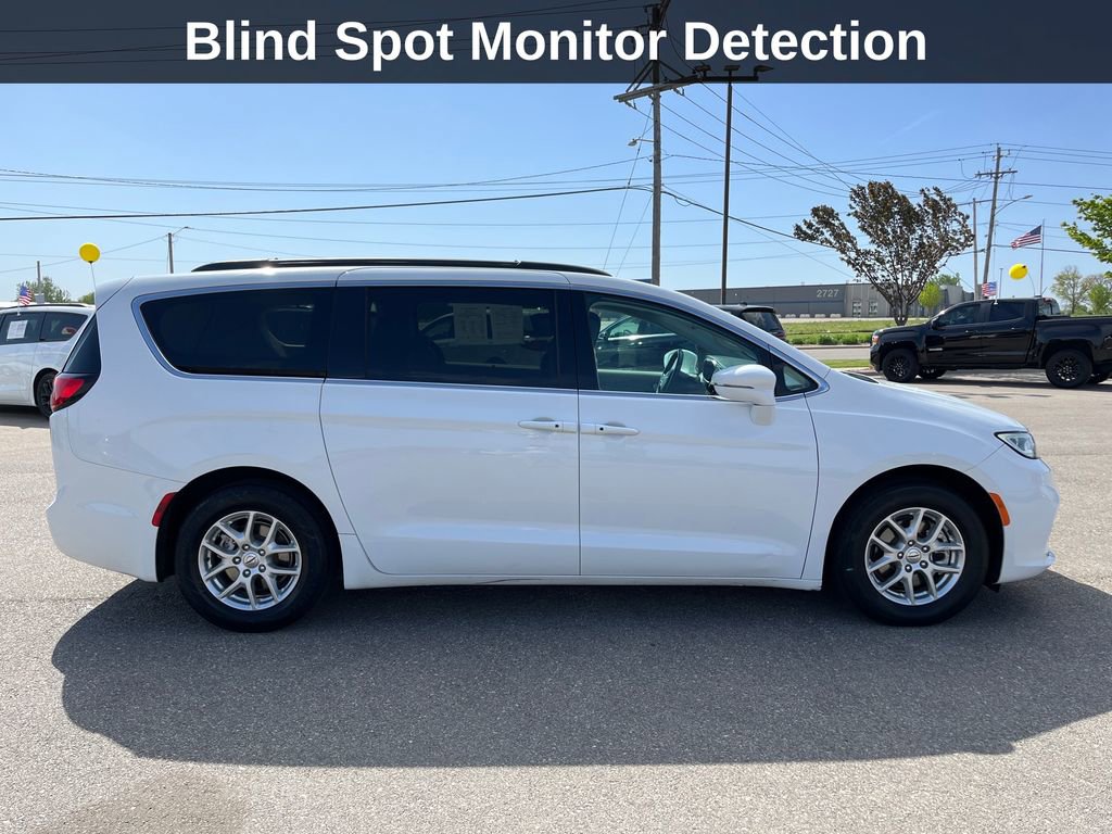 Used 2022 Chrysler Pacifica Touring-L FWD image 8