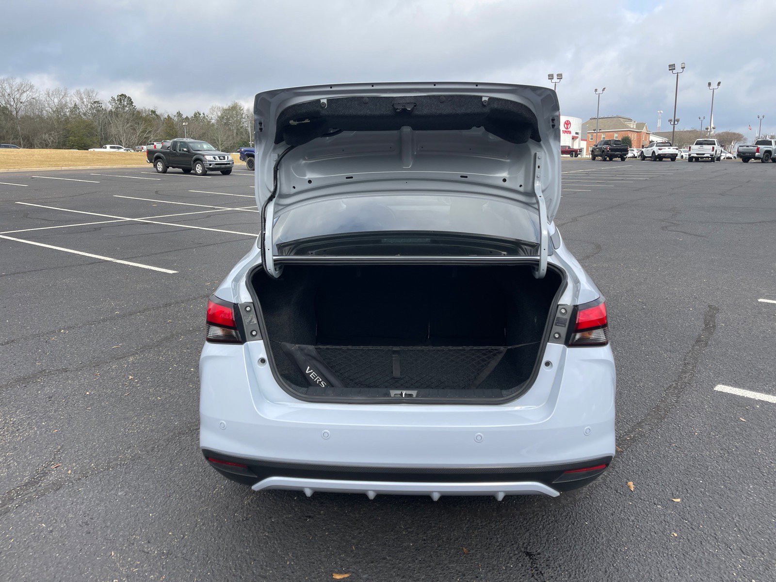 Used 2025 Nissan Versa SR w/ Trunk Package image 16