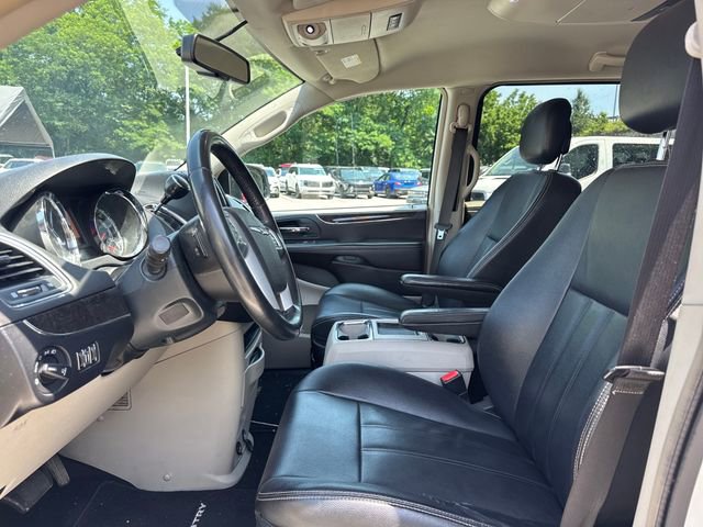 Used 2013 Chrysler Town & Country Touring FWD image 14