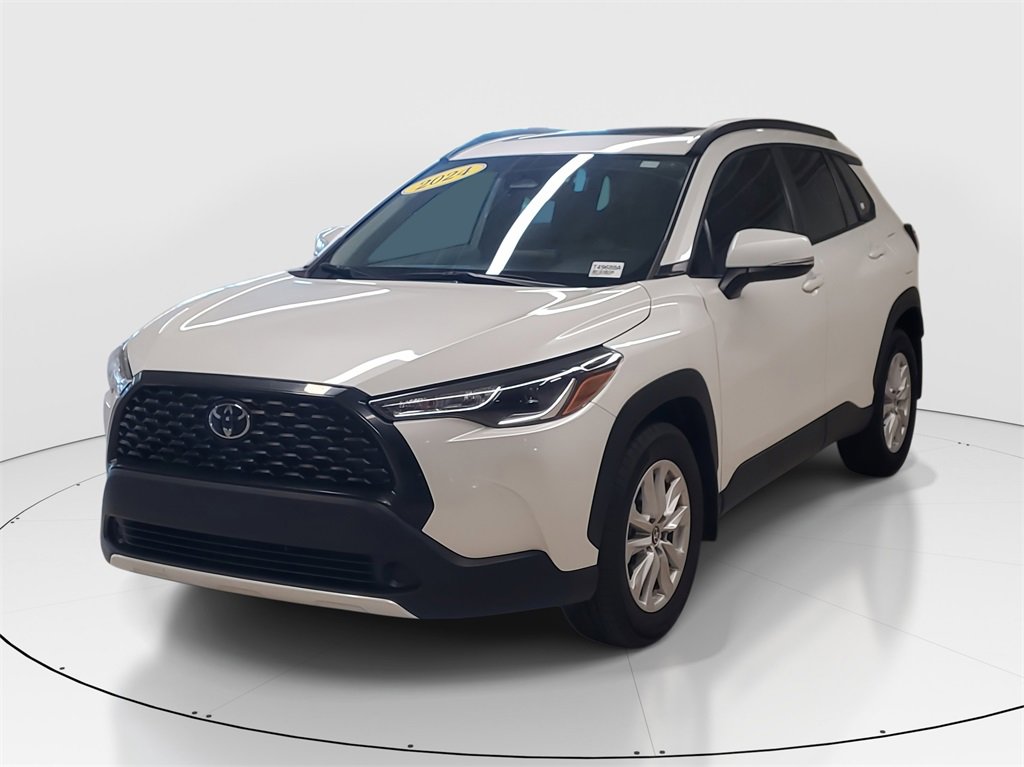 Used 2024 Toyota Corolla Cross LE w/ Moonroof Package image 3
