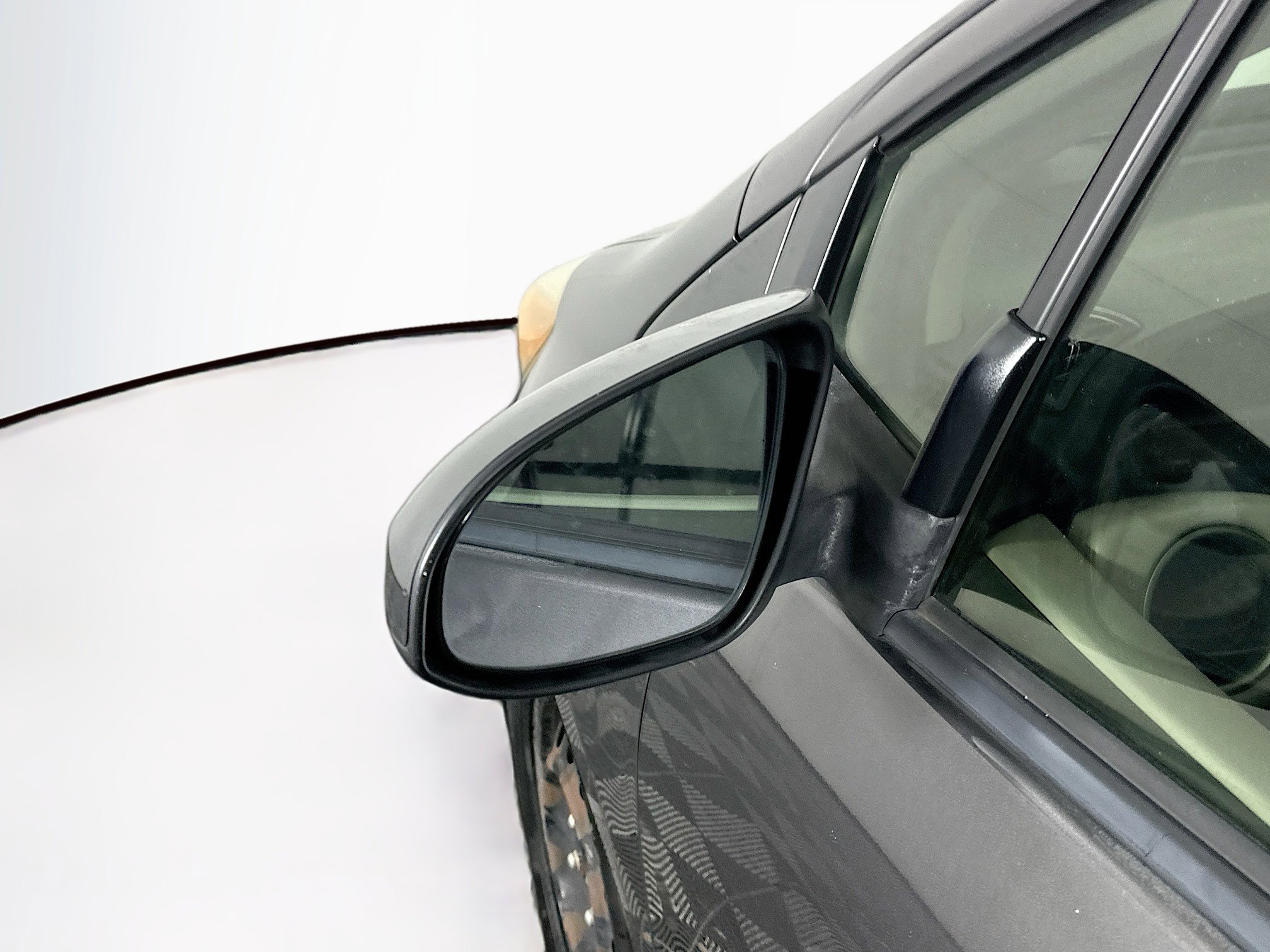 Used 2013 Toyota Yaris LE image 16