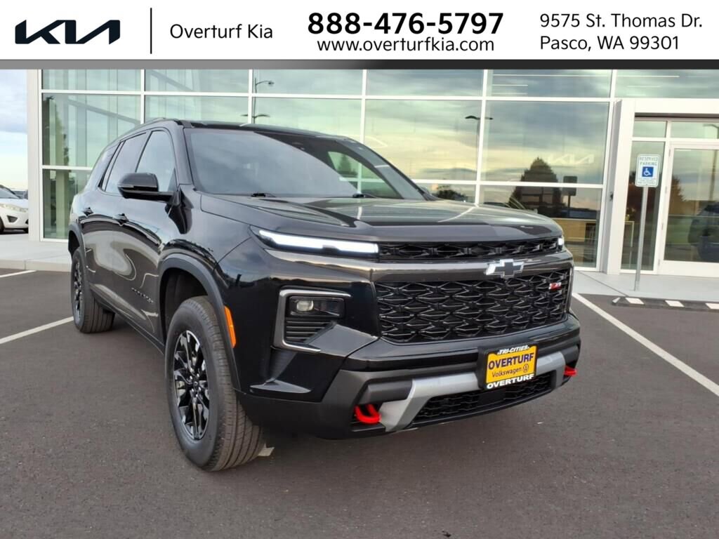 Used 2024 Chevrolet Traverse Z71 image 1