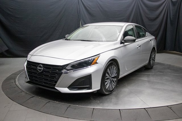 Used 2024 Nissan Altima 2.5 SV image 6