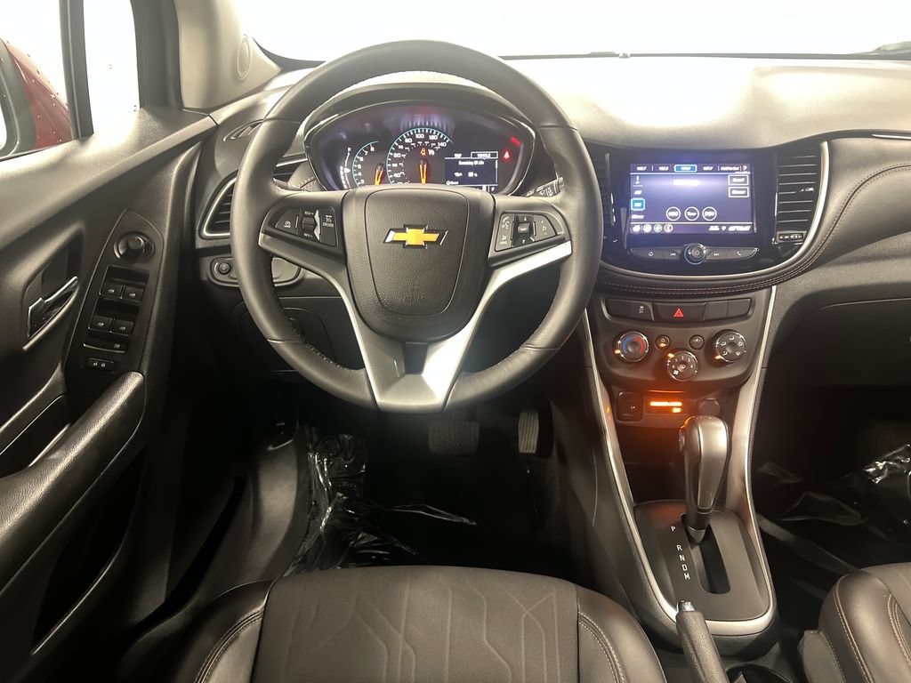 Used 2022 Chevrolet Trax LT w/ LT Convenience Package AWD/4WD image 18