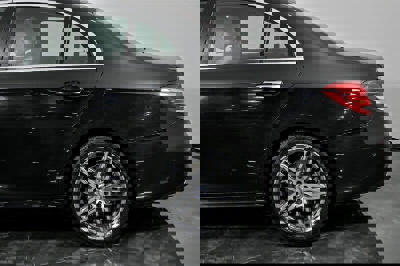 Used 2017 Mercedes-Benz E 300 4MATIC image 8