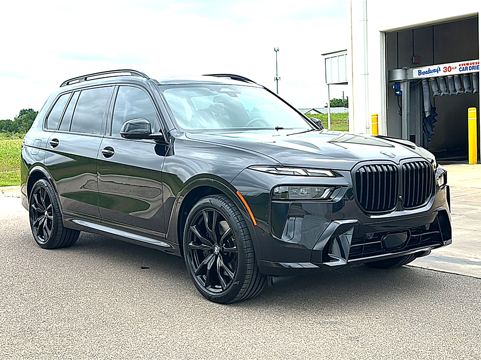 Used 2024 BMW X7 xDrive40i w/ Executive Package AWD/4WD image 10
