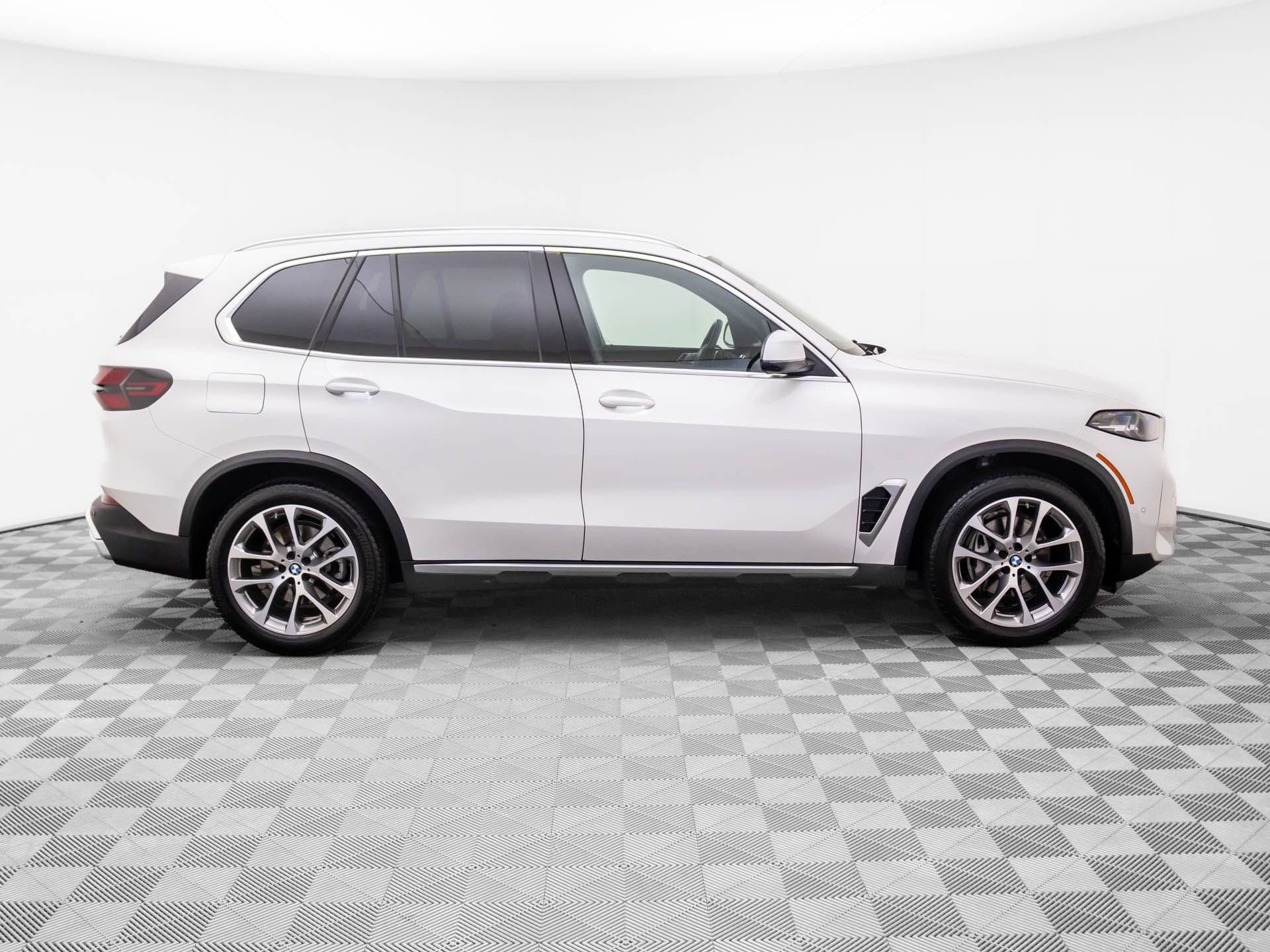 Certified 2024 BMW X5 xDrive40i w/ Parking Assistance Package image 6