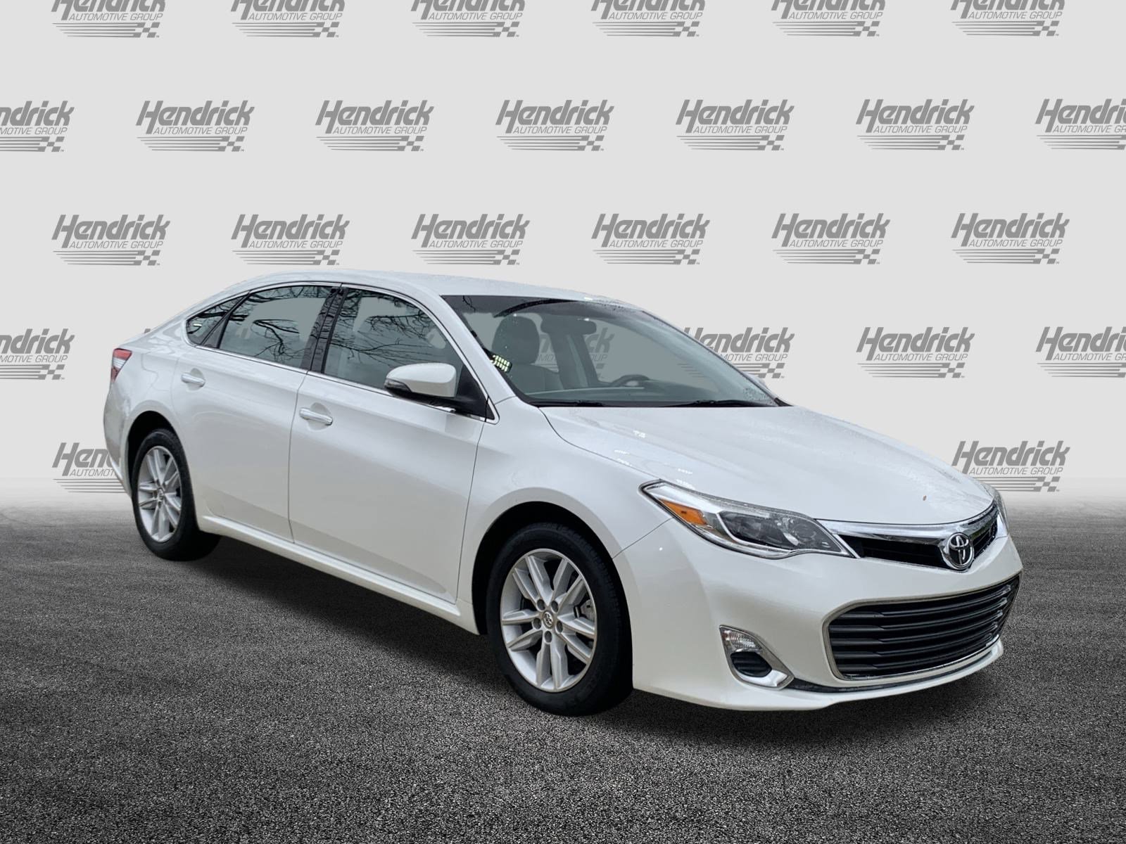 Used 2015 Toyota Avalon XLE image 2