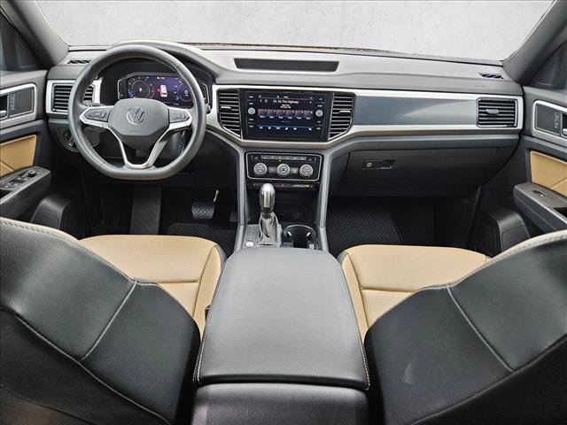 Used 2022 Volkswagen Atlas Cross Sport SE w/ Panoramic Sunroof Package FWD image 14