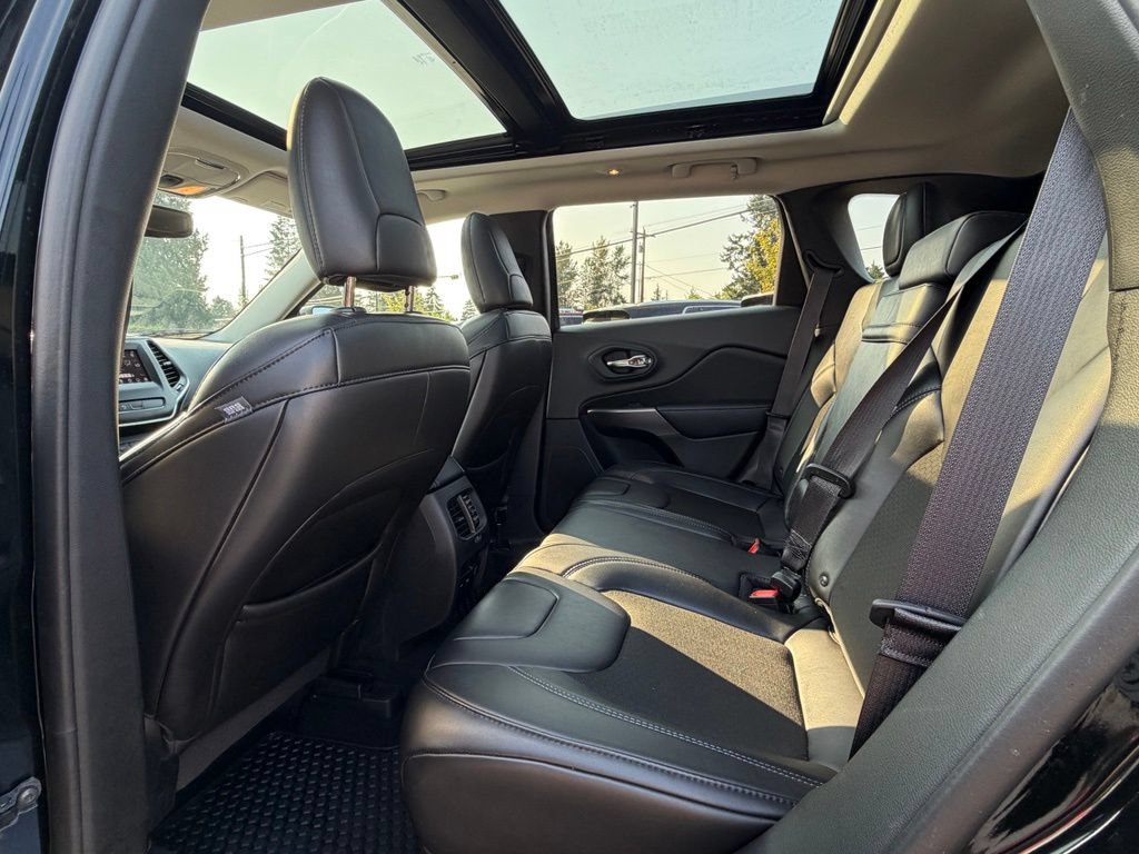 Used 2019 Jeep Cherokee Latitude Plus AWD/4WD image 23