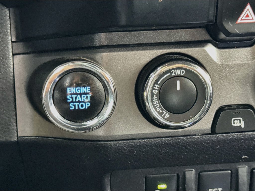 Used 2020 Toyota Tacoma TRD Off-Road w/ TRD Premium Off Road Package AWD/4WD image 33