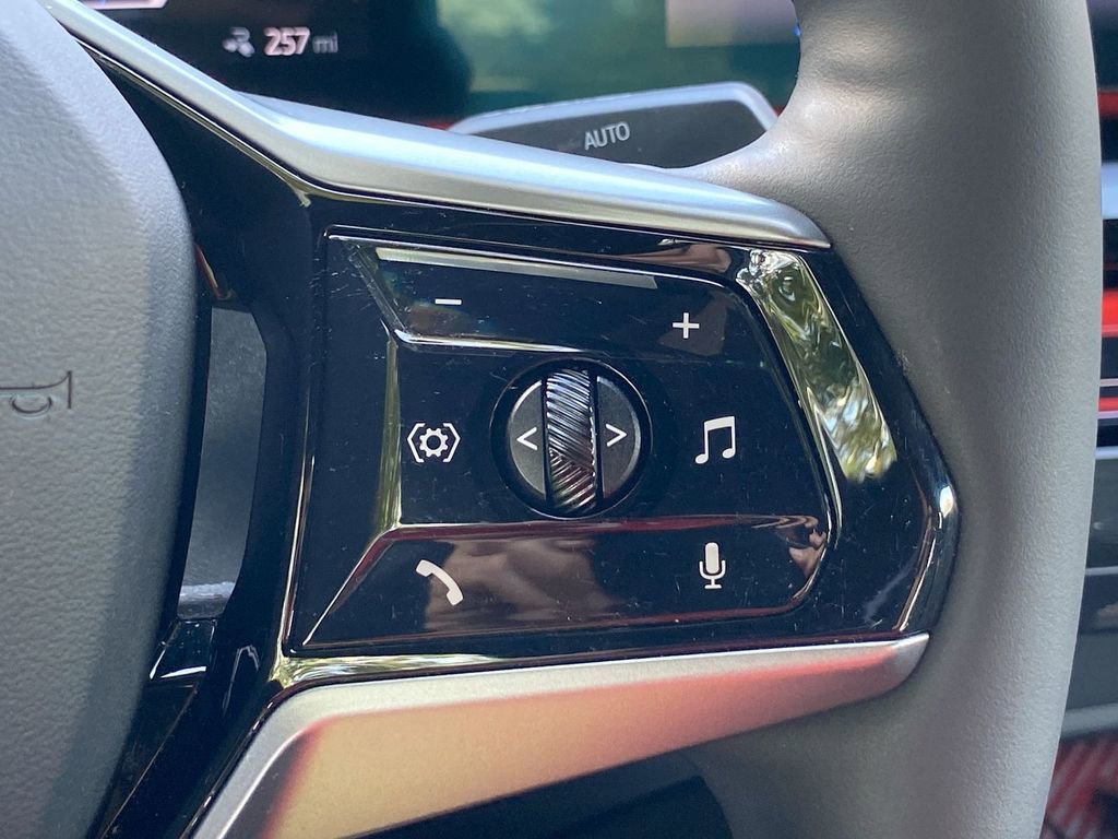 Used 2025 BMW i5 eDrive40i w/ Premium Package image 31