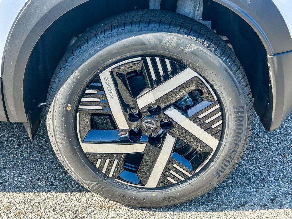 New 2026 Nissan Kicks SV w/ Charging Package FWD image 12