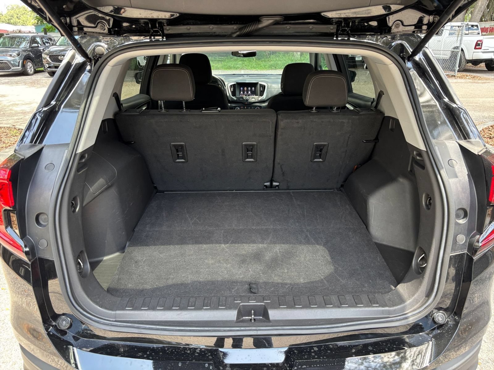 Used 2024 GMC Terrain SLE FWD image 30