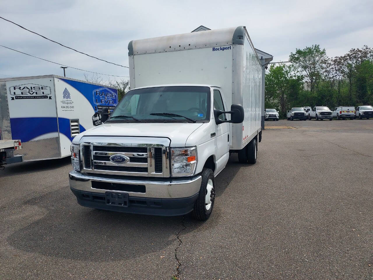Used 2022 Ford E-450 and Econoline 450 Super Duty w/ Power Windows & Locks Group RWD image 7