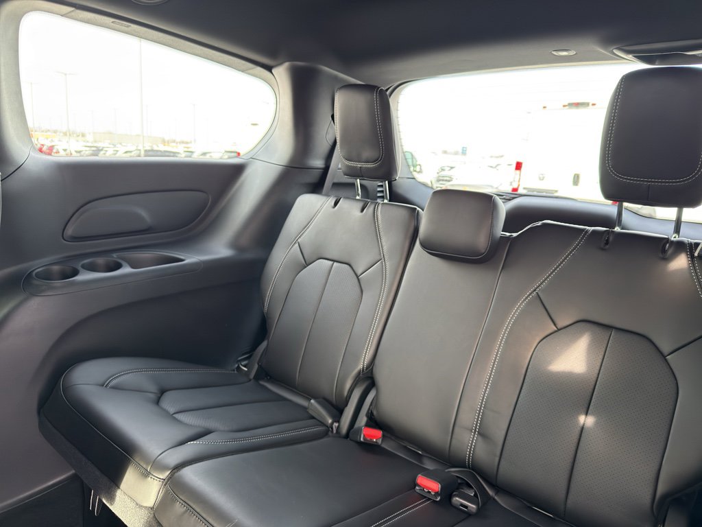 New 2026 Chrysler Pacifica Select image 33