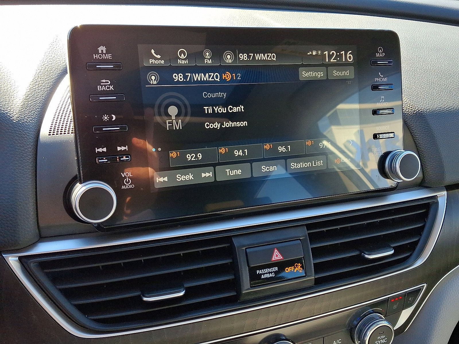 Used 2020 Honda Accord Touring image 16