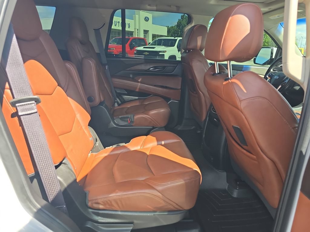 Used 2016 Cadillac Escalade Luxury AWD/4WD image 16