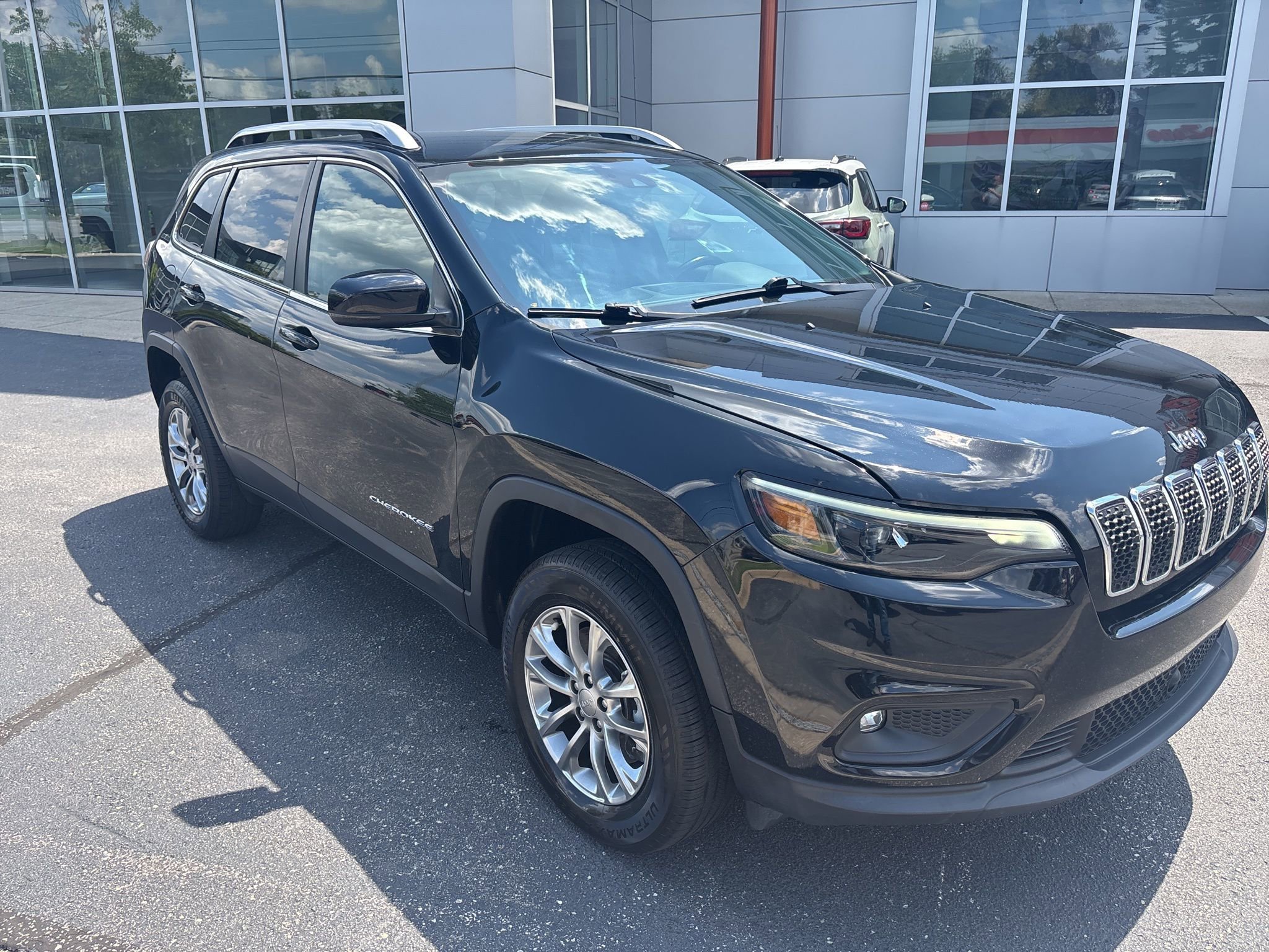 Used 2021 Jeep Cherokee Latitude Lux w/ Comfort/Convenience Group image 13