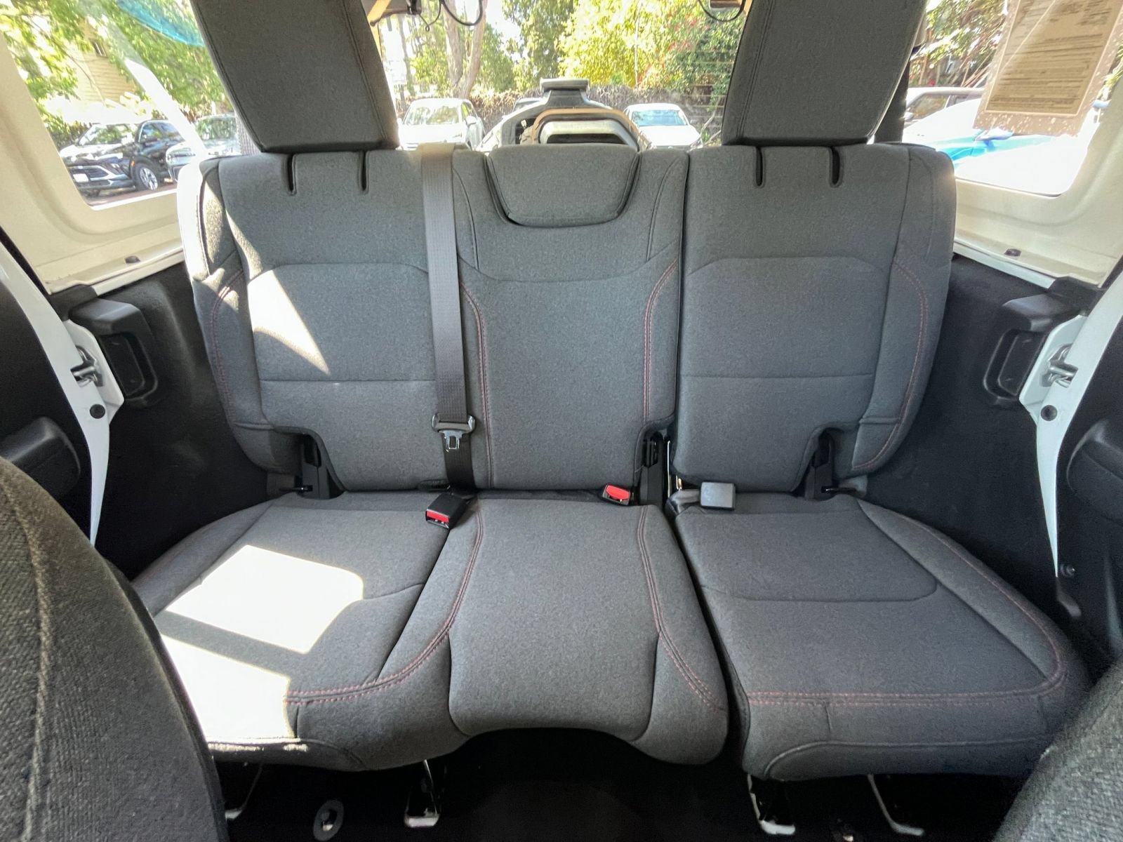 Used 2025 Jeep Wrangler Unlimited Rubicon AWD/4WD image 37