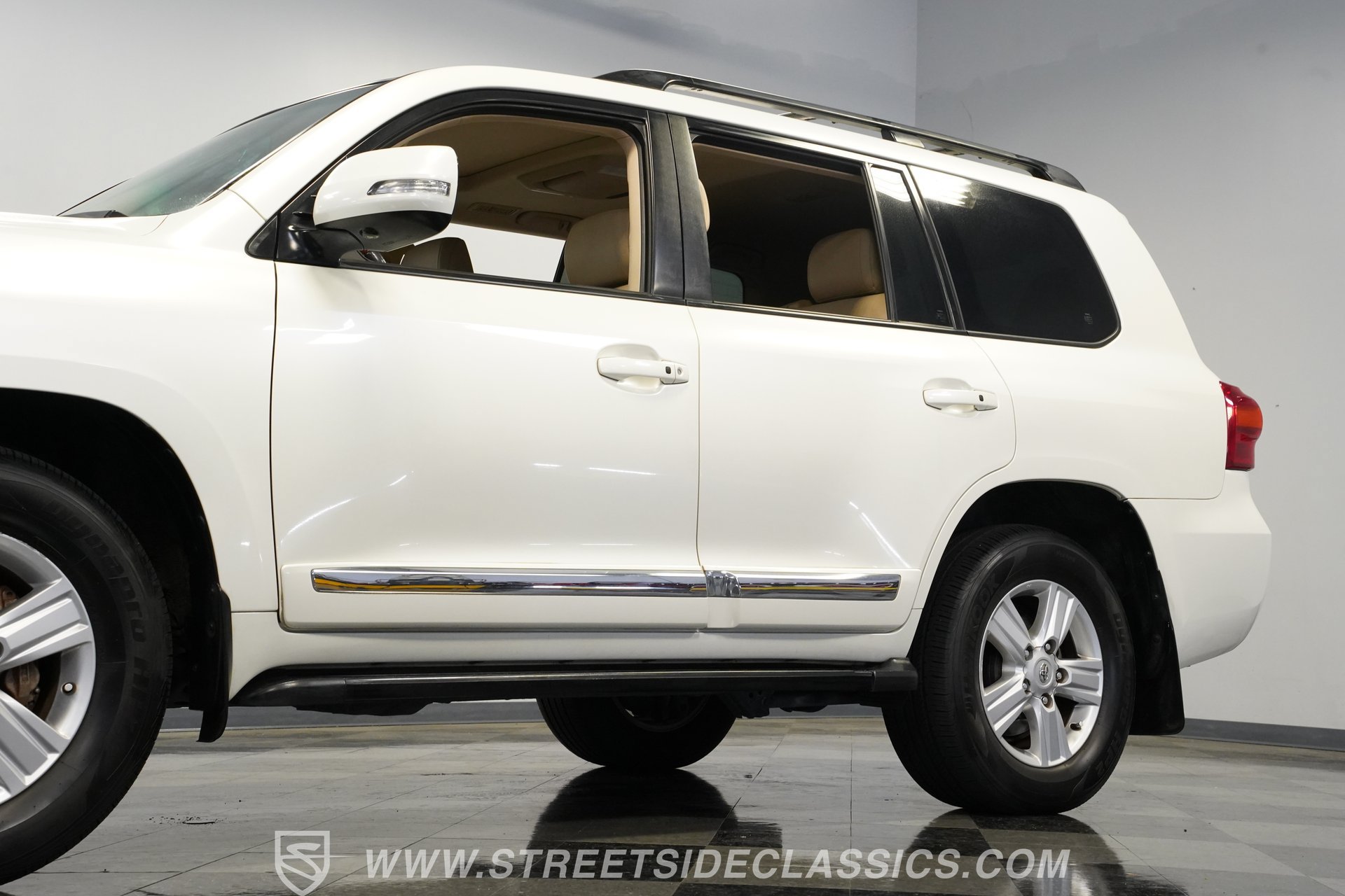 Used 2013 Toyota Land Cruiser AWD/4WD image 22