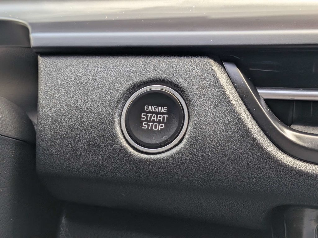 Used 2024 Kia Seltos EX FWD image 28