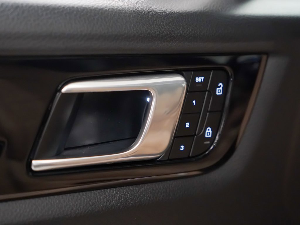 Certified 2023 Porsche Cayenne image 22