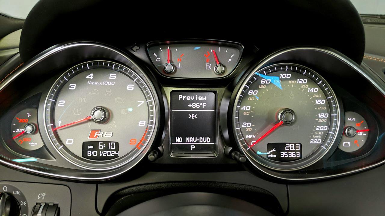 Used 2015 Audi R8 V8 w/ Full Leather Package image 22