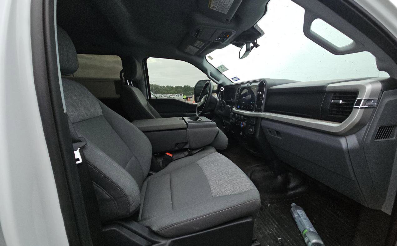 Used 2025 Ford F250 XLT w/ Black Appearance Package AWD/4WD image 13