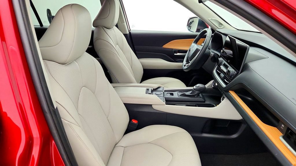 Used 2024 Toyota Grand Highlander AWD image 23