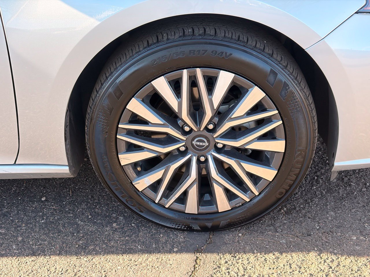 Certified 2025 Nissan Altima 2.5 SV FWD image 10