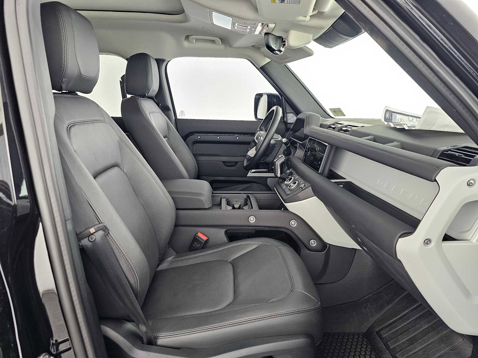 New 2024 Land Rover Defender 110 S image 10