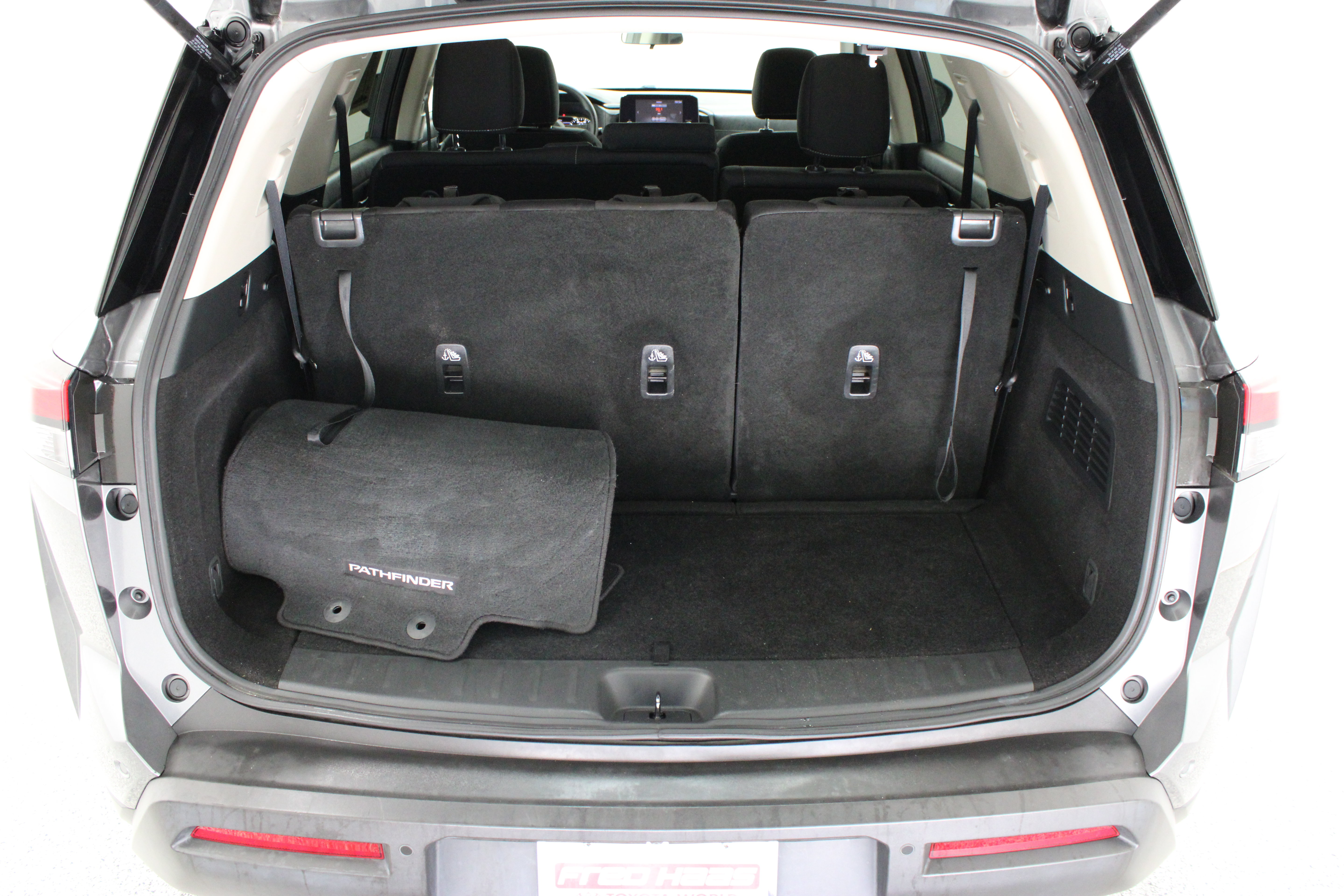Used 2024 Nissan Pathfinder S FWD image 32