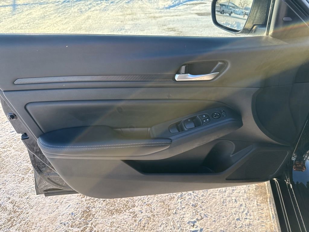 Used 2024 Nissan Altima 2.5 SV image 35