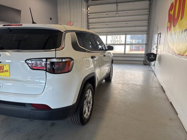 Used 2025 Jeep Compass Sport w/ Mopar Graphics Package image 5